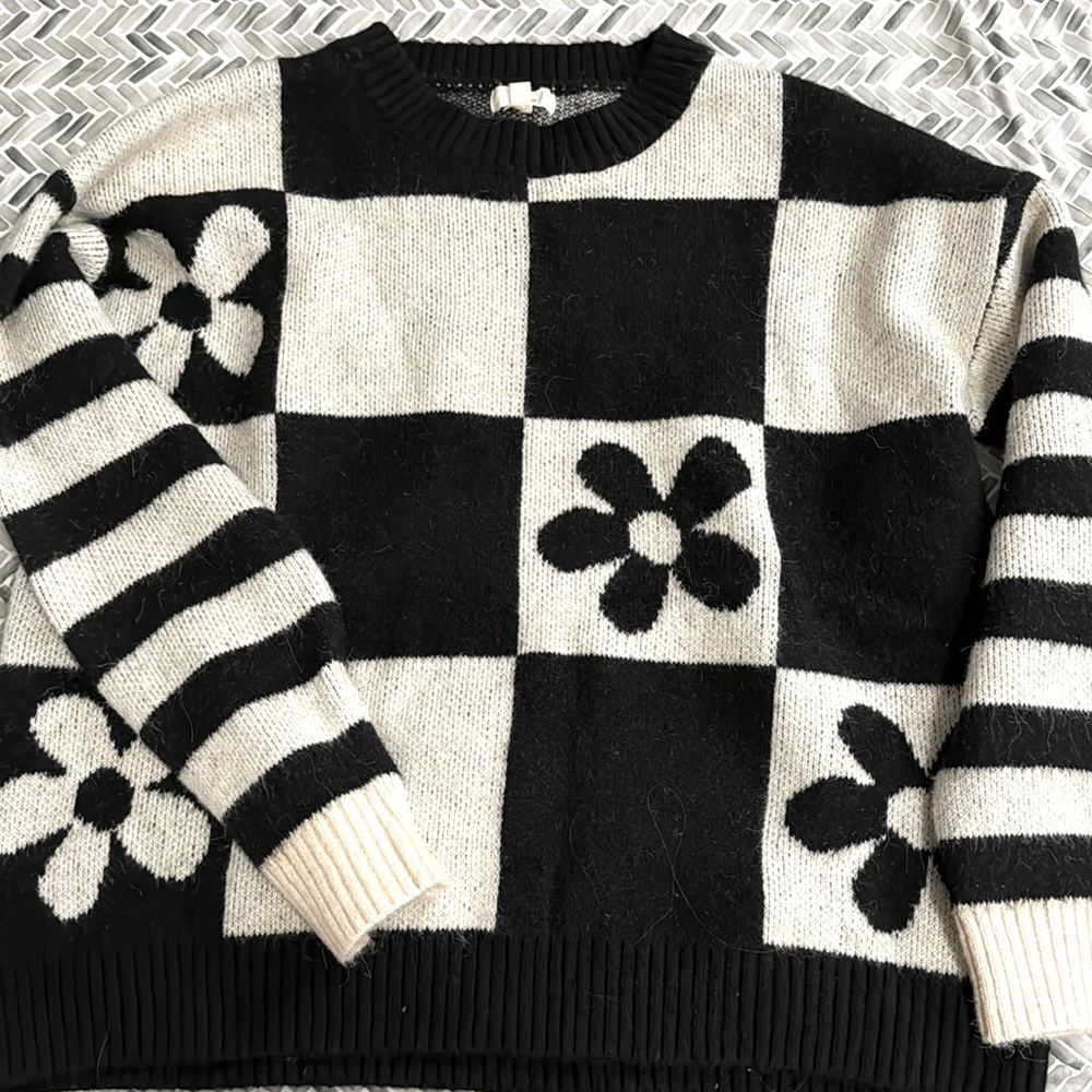 Entro - Flower Sweater